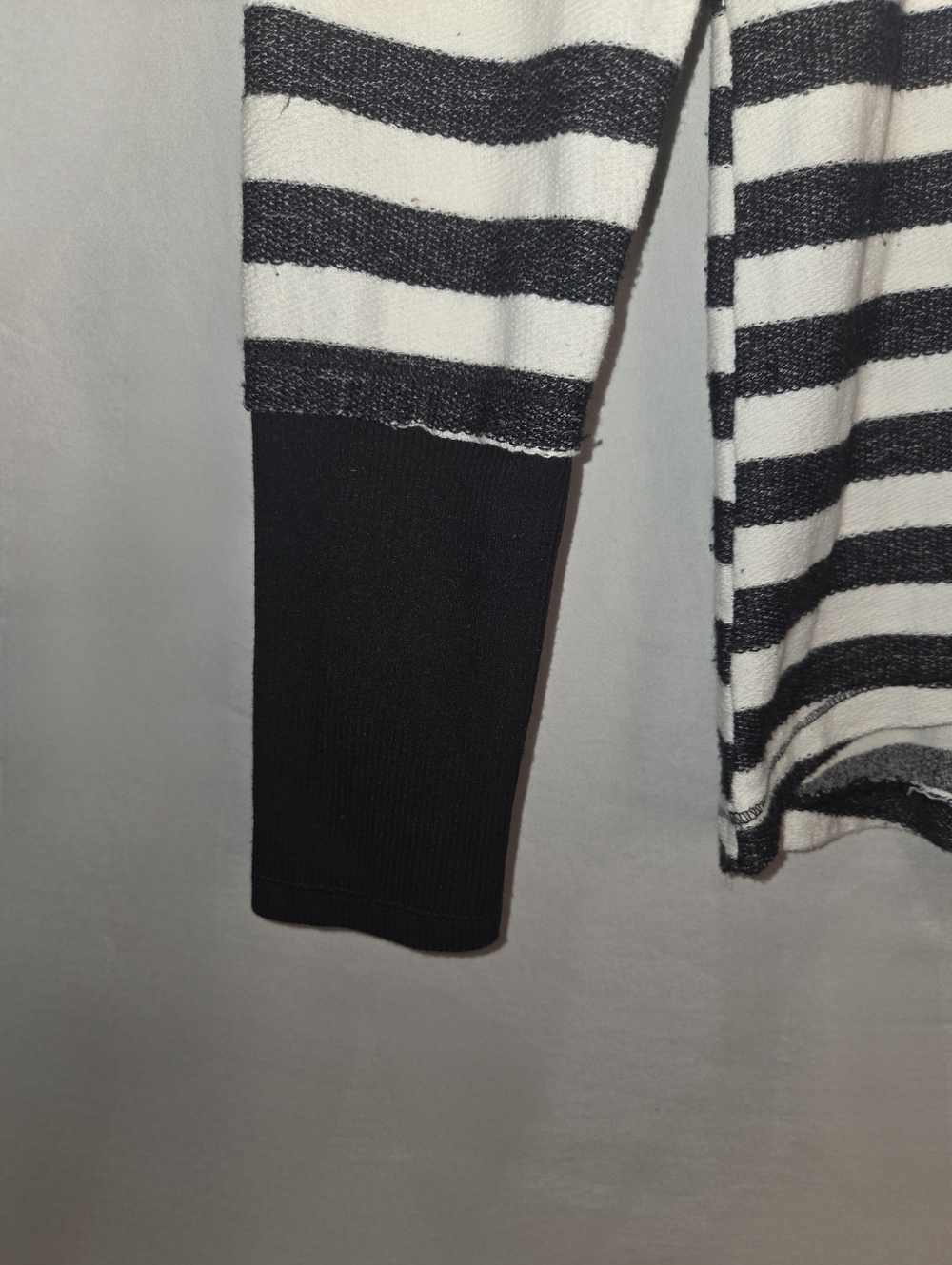Y2k Striped Sz M Long Sleeve Sweater With Zipper Detail Long Cuff Grunge Goth - Picture 11 of 15